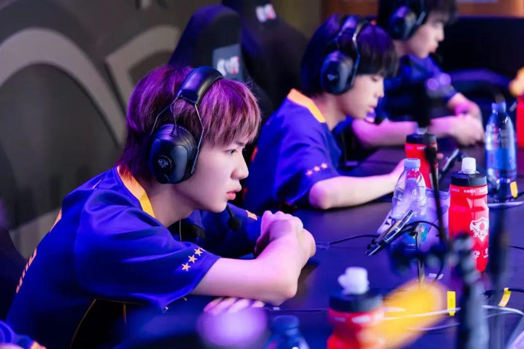 证明其个人 证明其个人