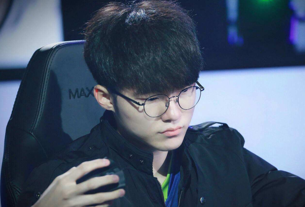 继续缺席 继续缺席