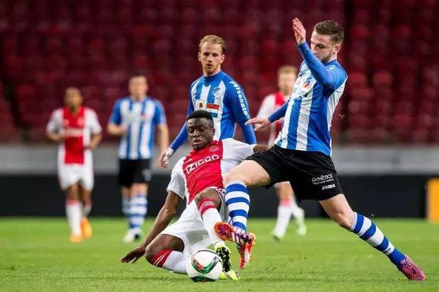 展现他们在 展现他们在